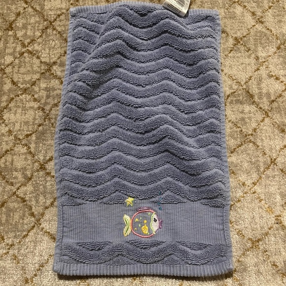 SET Of 2 Saturday KNIGHT VTG Blue FISH Embroidered FINGERTIP Hand TOWEL 16”x10” - Picture 4 of 8